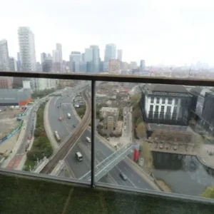 En-Suite Double Room with City Views - Image 5