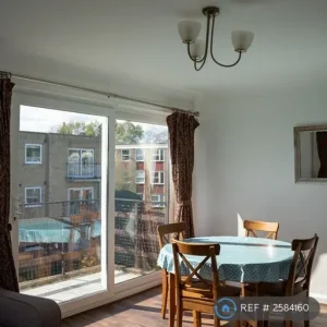 2 bedroom flat in Park Close, Luton, Borough of Luton - Image 8