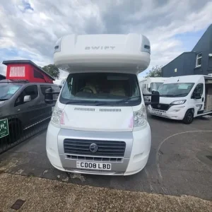 Swift Voyager 685 FB 4 berth diesel automatic motorhome 2008 - Image 2