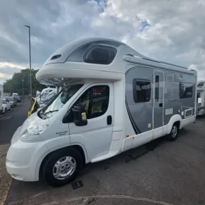 Swift Voyager 685 FB 4 berth diesel automatic motorhome 2008 - Image 3