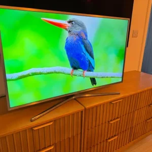 Samsung 40inch 4K smart slim TV - Image 2