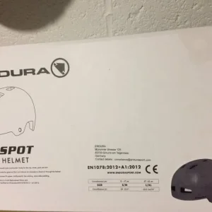 Endura PissPot helmet – reflective silver – S/M size - Image 3