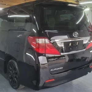Toyota Alphard 2.4 black petrol auto 8 seats fresh Japanese import - Image 3