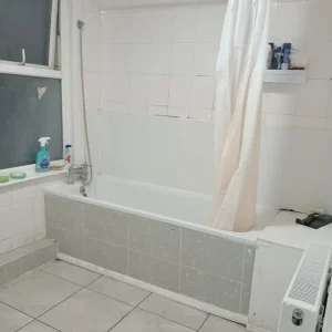 Double room near Maryland station, Seaton East Devon - Image 3
