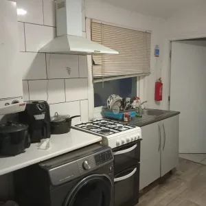 Double room near Maryland station, Seaton East Devon - Image 5
