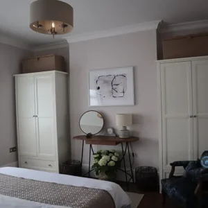 2 bedroom flat in Epsom Road, Redhill, Reigate and Banstead (2 bed) - Image 3