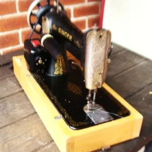 Electric Singer Sewing Machine - Image 4
