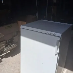 UNDER-COUNTER 3-DRAWER FREEZER
