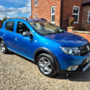 2017 Dacia Sandero Stepway 0.9 TCe Laureate Euro 6 (s/s) 5-door hatchback - Image 3