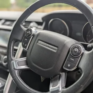 2017 Land Rover Discovery HSE Luxury - Image 3
