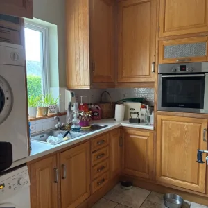 In frame oak kitchen and utility room - Image 5