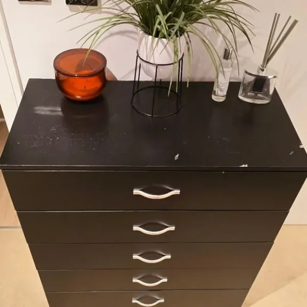 Black Drawers