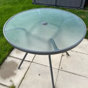 Outdoor table and chairs - Image 2