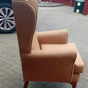 Winged chair for the elderly - Image 3