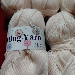 4 full 100g ball and 1 x 65g off white/pinky wool - Image 2