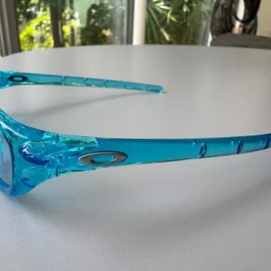 Vintage Oakley Sunglasses – Light Blue Wrap-Around - Image 3