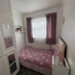 Large 3-bed house for rent - Image 3