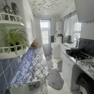 Large 3-bed house for rent - Image 8