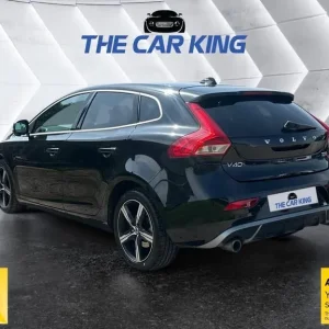 2019 Volvo V40 2.0 T2 R-Design Edition Euro 6 (s/s) 5dr Hatchback - Image 4