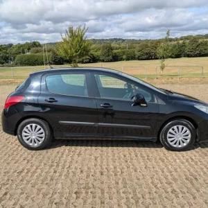 2012 Peugeot 308 1.6 HDi Diesel Manual Hatchback - Image 8