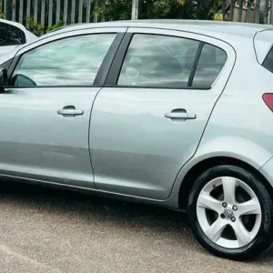 2014 Vauxhall Corsa 1.4 16V SXi Euro 5 5-door hatchback petrol manual - Image 4