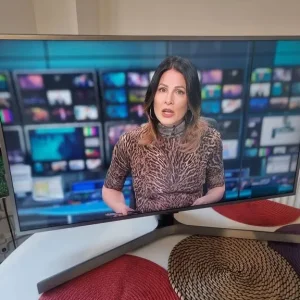 Samsung 50 Inch UE50RU7470 4K Smart TV with Alexa and Freeview - Image 2