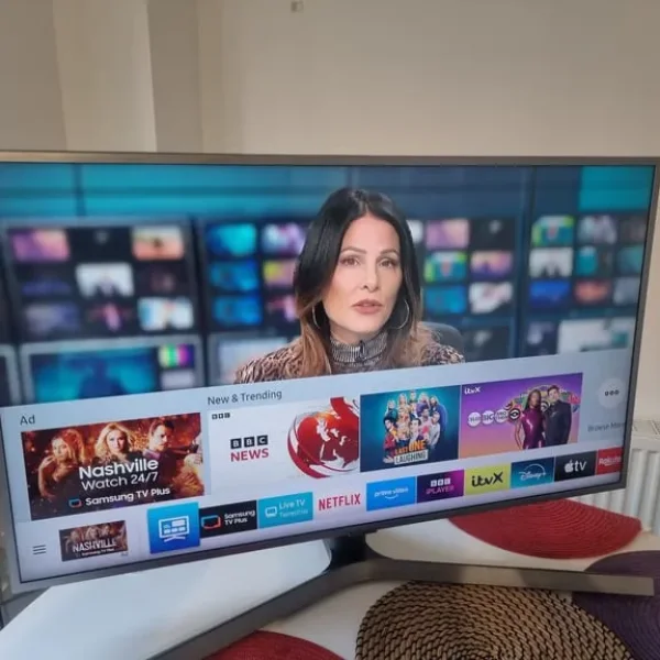 Samsung 50 Inch UE50RU7470 4K Smart TV with Alexa and Freeview