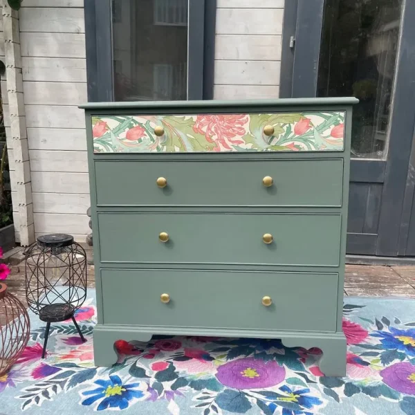 Chest of drawers