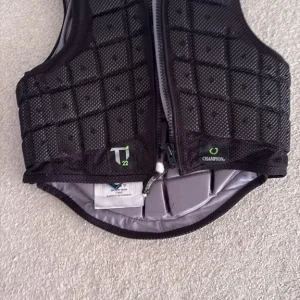 Young riders Champion body protector - Image 2