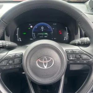 2024 Toyota Yaris Cross 1.5 Hybrid 5-door Estate - Image 8