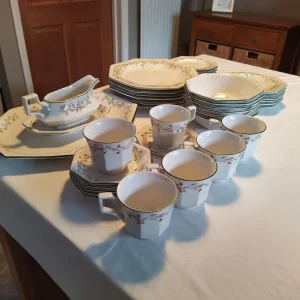 Johnson Brothers Eternal Beau tea and dinner set - Image 2