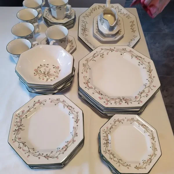 Johnson Brothers Eternal Beau tea and dinner set