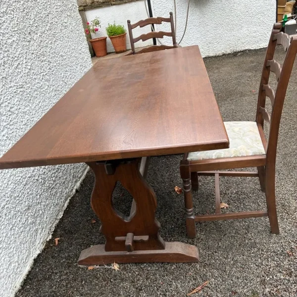 Classic dining table and 4 chairs with 2 carvers