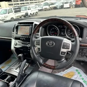 Toyota Land Cruiser Amazon ZX 4.6 V8 Petrol 2014 37k miles 1 owner from new - Image 2
