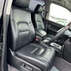 Toyota Land Cruiser Amazon ZX 4.6 V8 Petrol 2014 37k miles 1 owner from new - Image 3