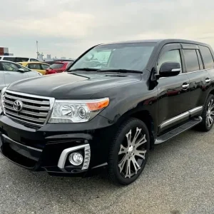 Toyota Land Cruiser Amazon ZX 4.6 V8 Petrol 2014 37k miles 1 owner from new - Image 6