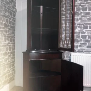 Living room unit with glass shelves and lockable doors - Image 5
