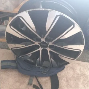 Renault alloy wheel - Image 2