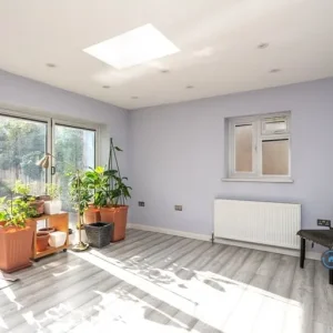 4 bedroom detached house with garden and fireplace - Image 6