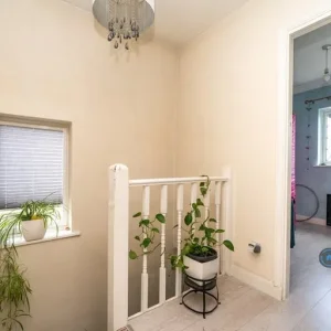 4 bedroom detached house with garden and fireplace - Image 8