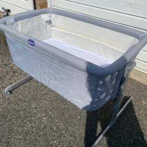 Chicco Next2Me Side-Sleeping Crib – Grey – with bag