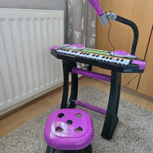 Children's sing-along keyboard