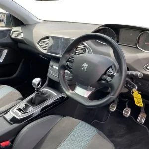 2019 Peugeot 308 1.2 Puretech 5-door hatchback manual - Image 3