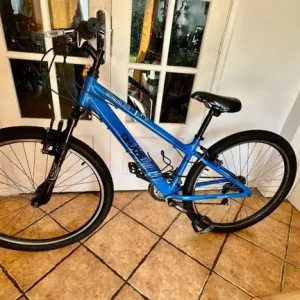 Apollo Phase junior bike 27.5 wheels 14 inch frame