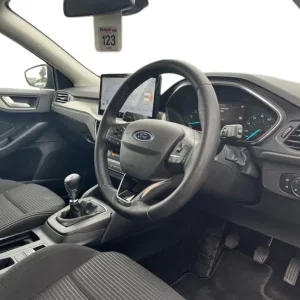 Ford Focus 1.0t Ecoboost Titanium Hatchback 5-door Petrol Manual - Image 5