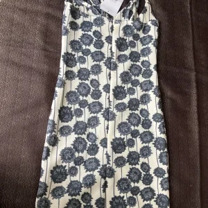Girls' dresses in size 4, xs - Image 8