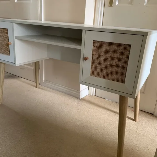 White wooden solid desk 120x55x76