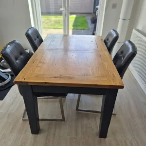 6-8 extendable dining table and 4 chairs - Image 2