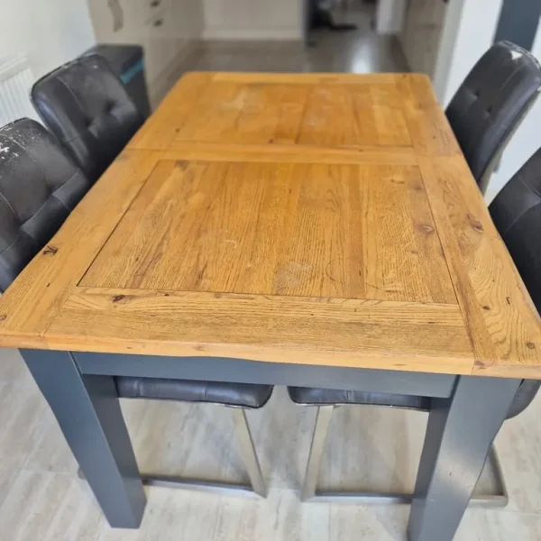 6-8 extendable dining table and 4 chairs