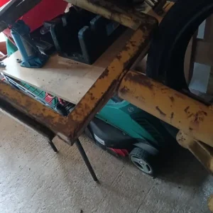 Swivel platform towing dolly